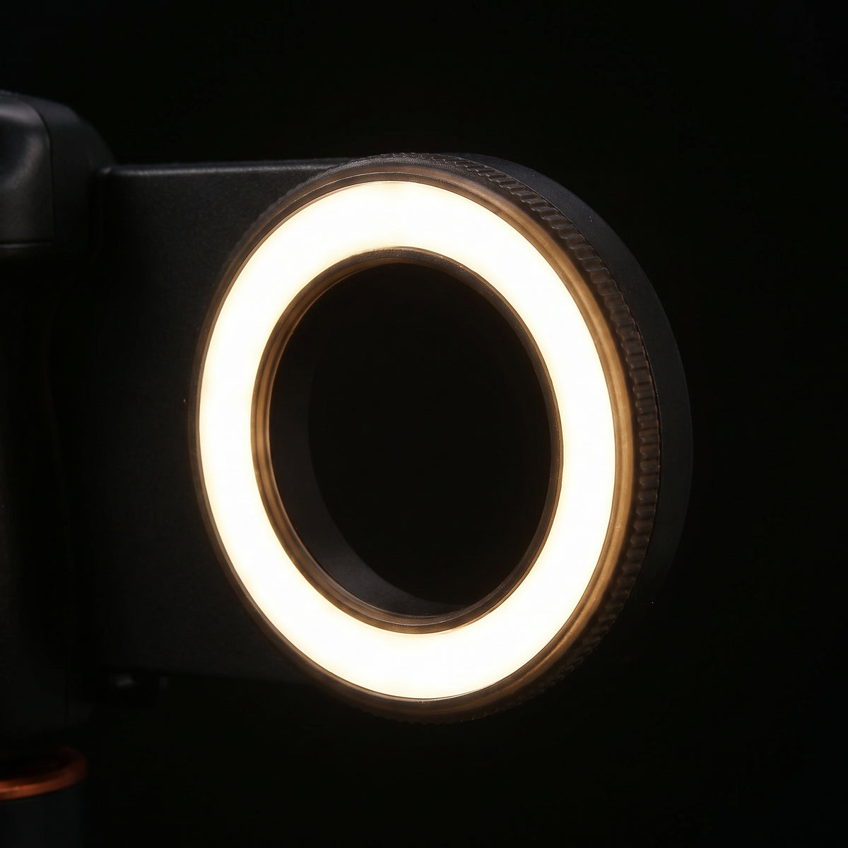 Primer plano del aro de luz encendido